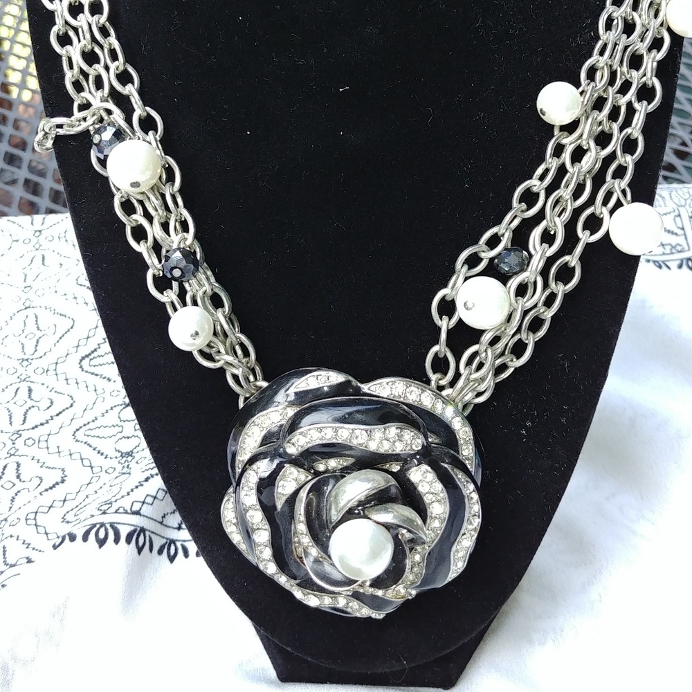 Black and Silver Rose pearl crystal necklace